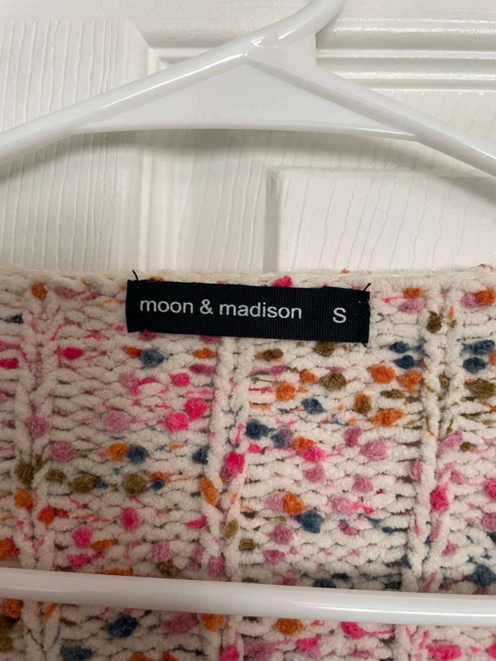 Moon & Madison Women’s Small Cozy Speckled Cream Cable-Knit Cropped Sweater - Picture 3 of 7